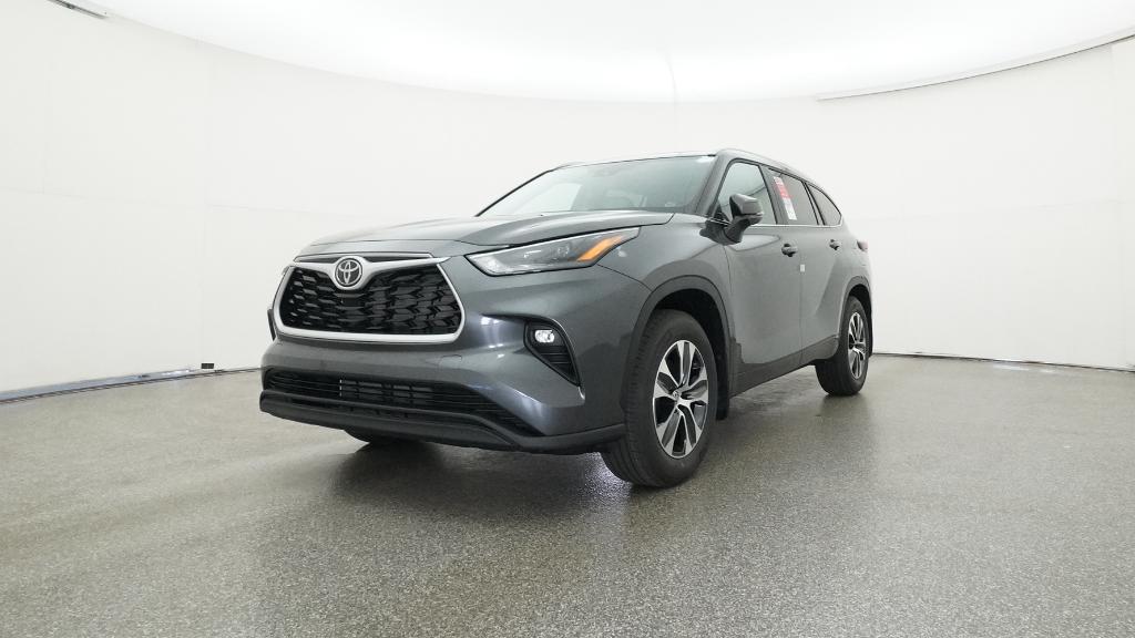 2025 Toyota Highlander XLE Limited photo 3