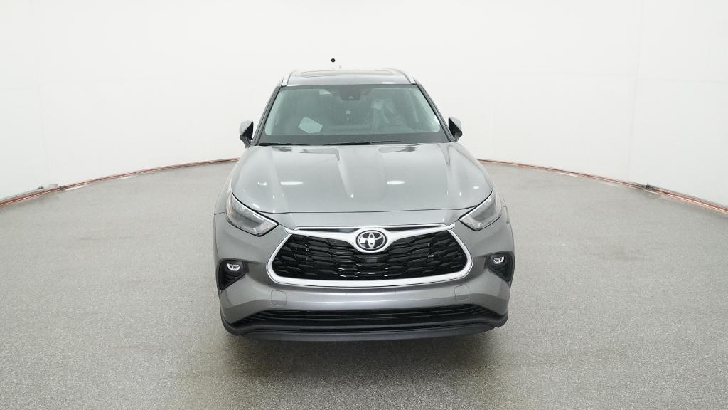 2026 Toyota Highlander XLE photo 2
