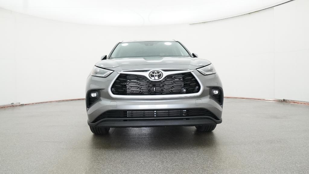2026 Toyota Highlander XLE photo 3