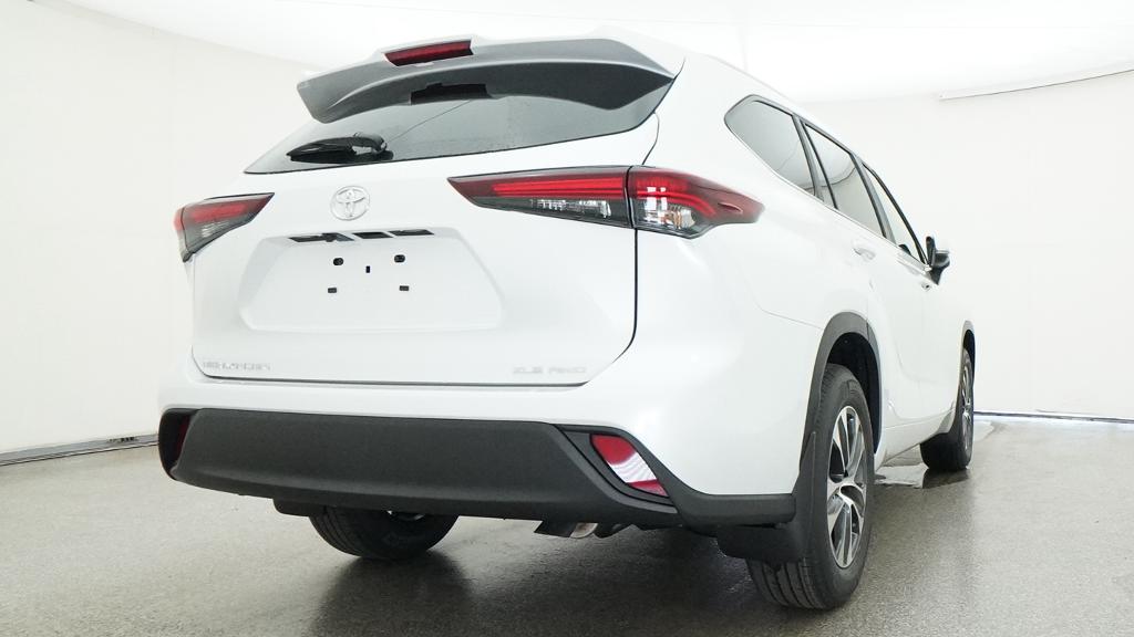 New 2026 Wind Chill Pearl <sup>1</sup> Toyota  XLE image 21