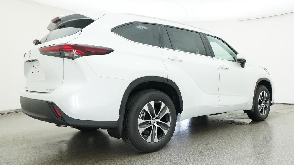 New 2026 Wind Chill Pearl <sup>1</sup> Toyota  XLE image 17