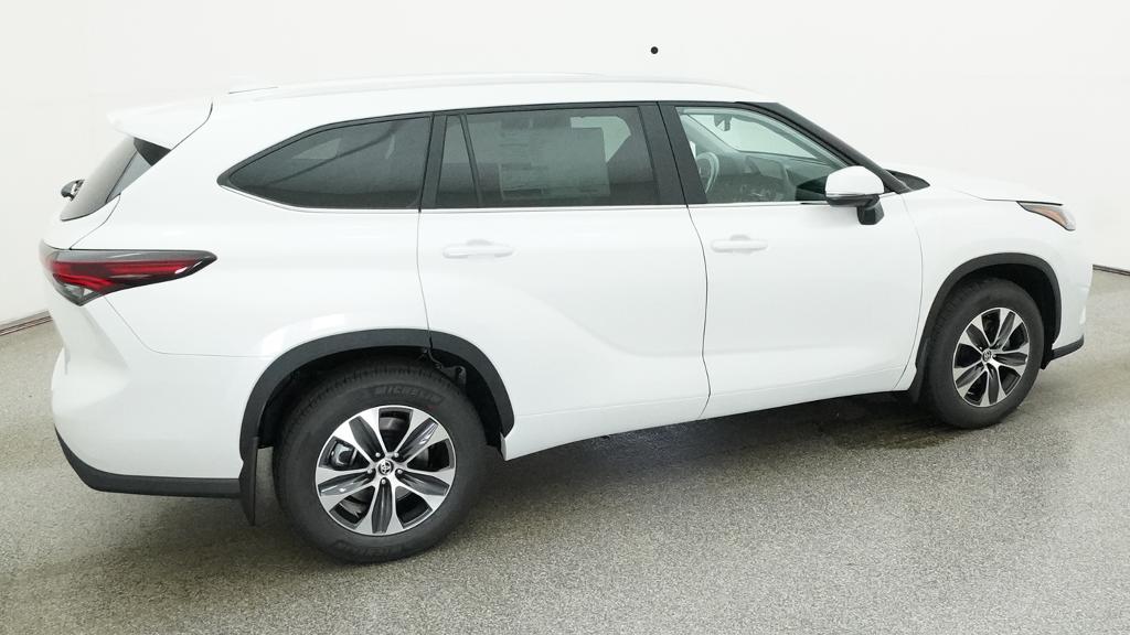 New 2026 Wind Chill Pearl <sup>1</sup> Toyota  XLE image 16