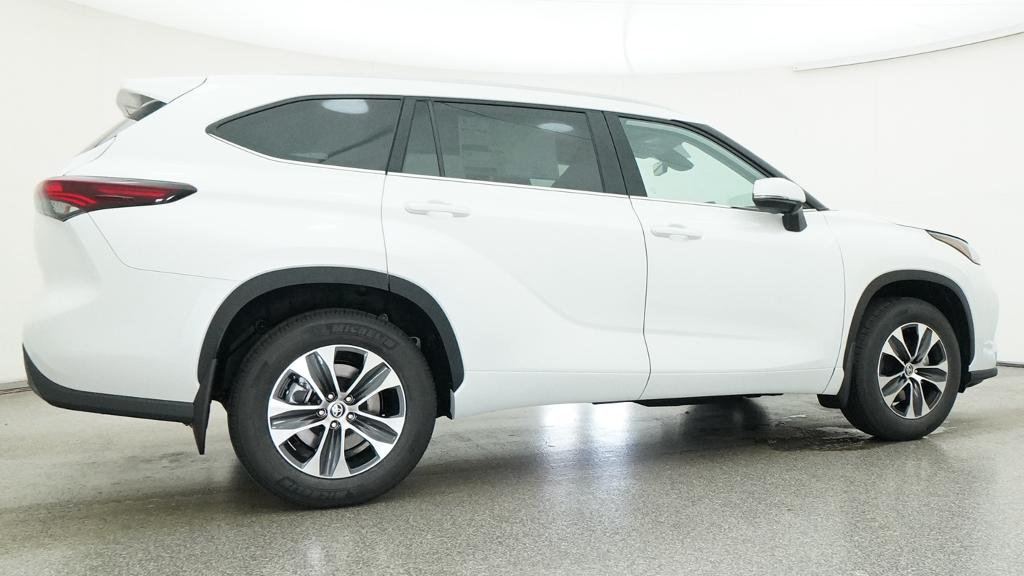 New 2026 Wind Chill Pearl <sup>1</sup> Toyota  XLE image 15