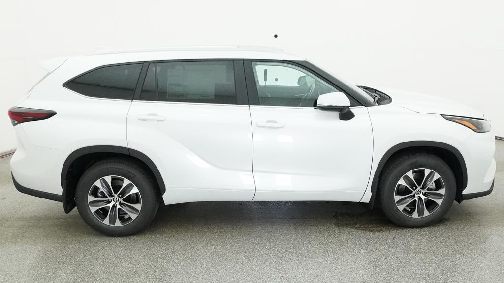 New 2026 Wind Chill Pearl <sup>1</sup> Toyota  XLE image 14