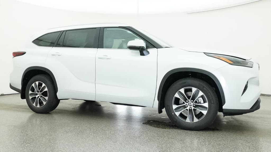 New 2026 Wind Chill Pearl <sup>1</sup> Toyota  XLE image 11