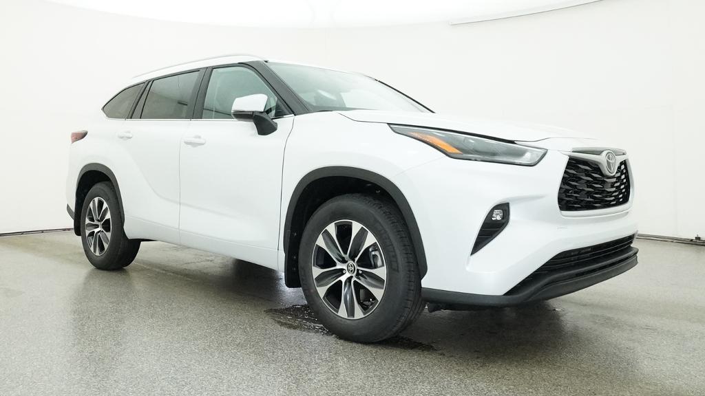 New 2026 Wind Chill Pearl <sup>1</sup> Toyota  XLE image 9