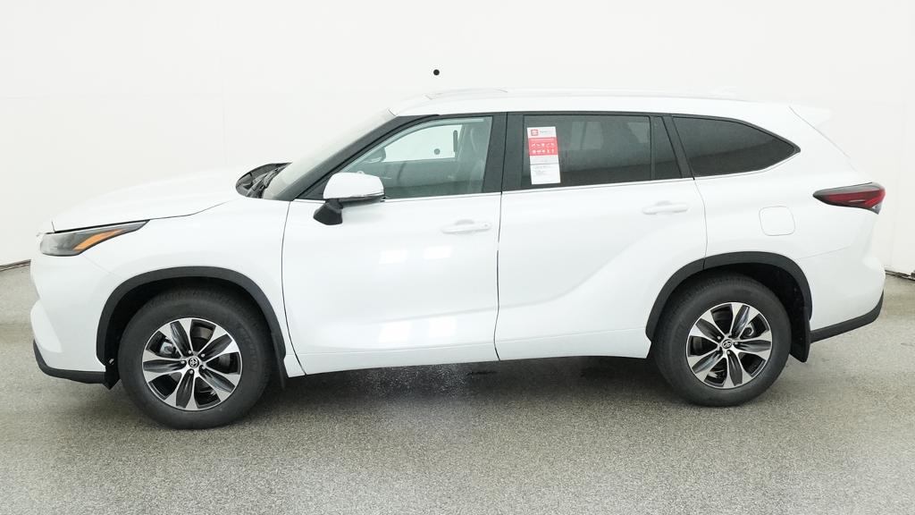 New 2026 Wind Chill Pearl <sup>1</sup> Toyota  XLE image 3