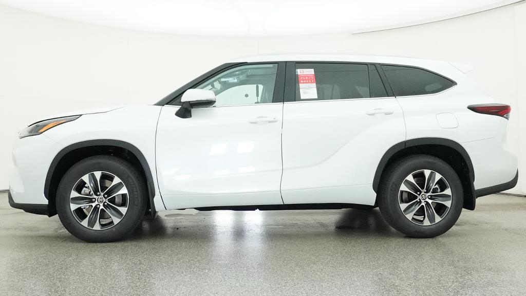 New 2026 Wind Chill Pearl <sup>1</sup> Toyota  XLE image 2