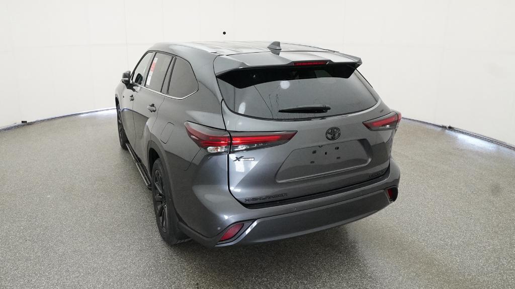 2025 Toyota Highlander XLE Limited photo 2