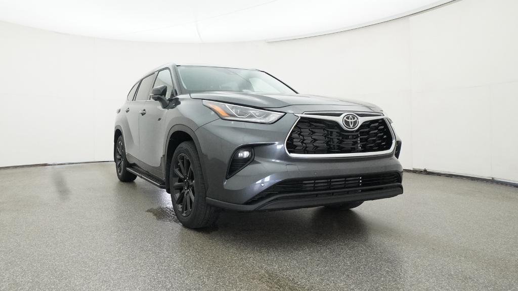 2025 Toyota Highlander XLE Limited photo 3
