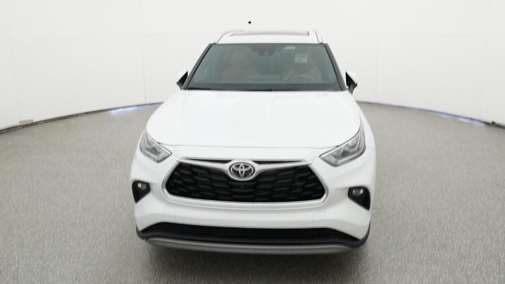 New 2026 Wind Chill Pearl <sup>1</sup> Toyota  Platinum image 13