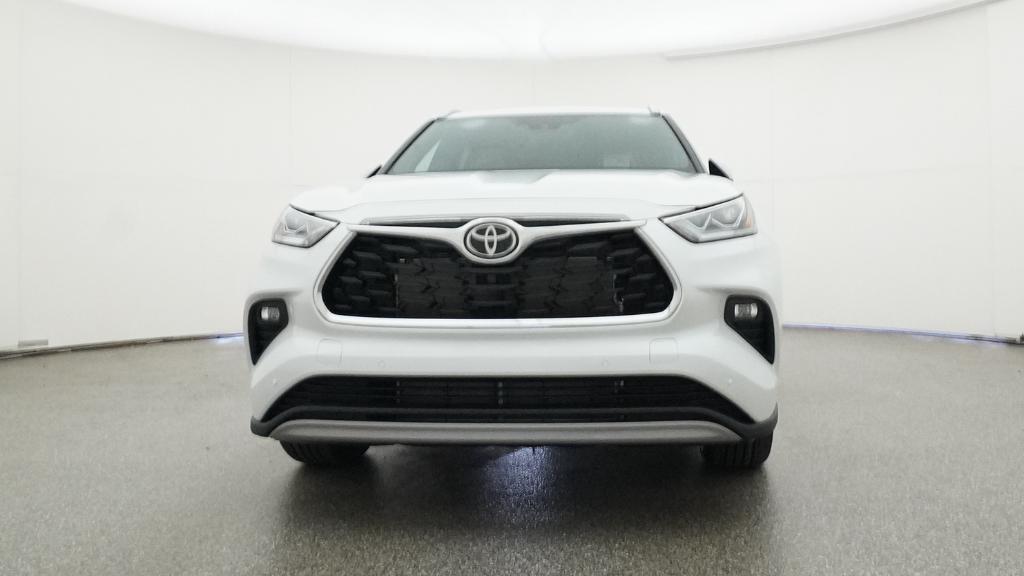 New 2026 Wind Chill Pearl <sup>1</sup> Toyota  Platinum image 17