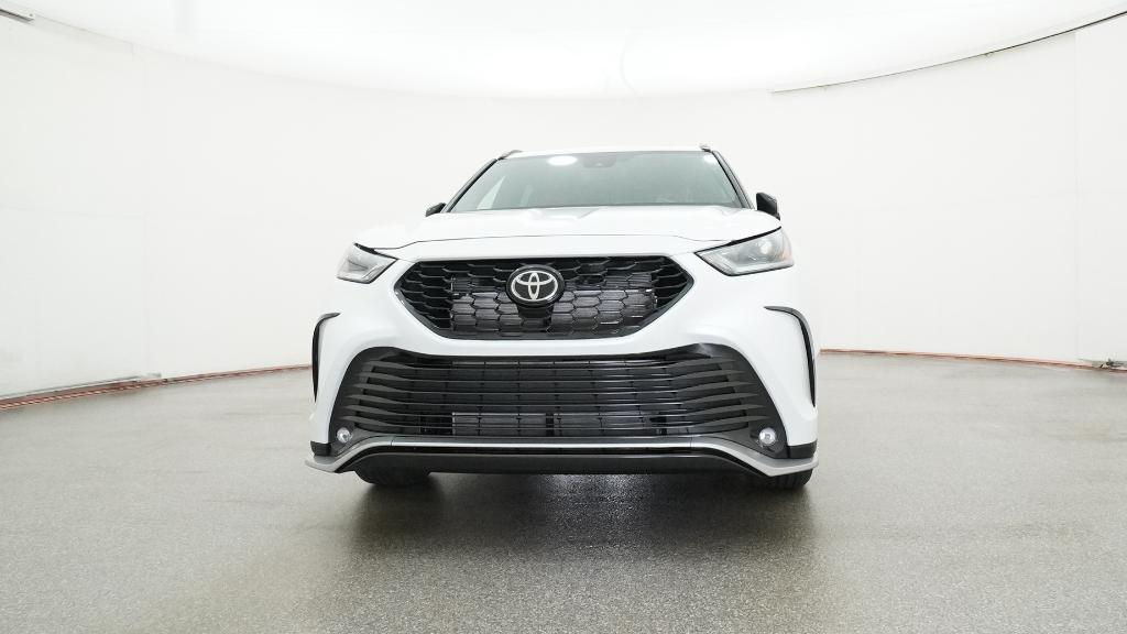 2025 Toyota Highlander XSE photo 2