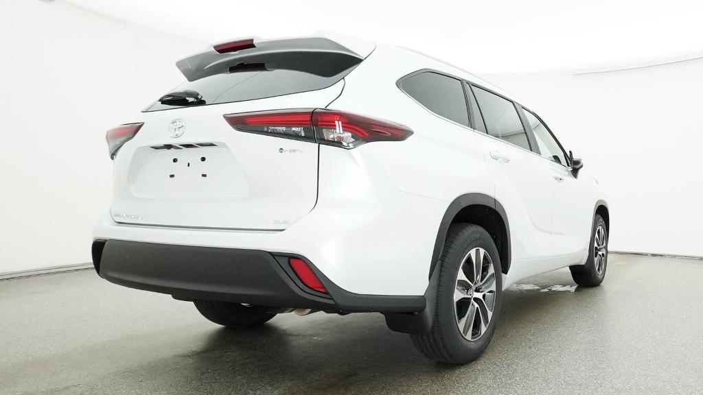 New 2026 Wind Chill Pearl Toyota Hybrid XLE image 21