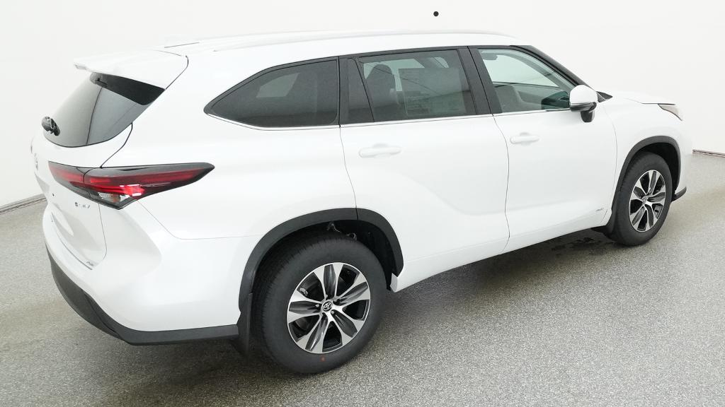 New 2026 Wind Chill Pearl Toyota Hybrid XLE image 18