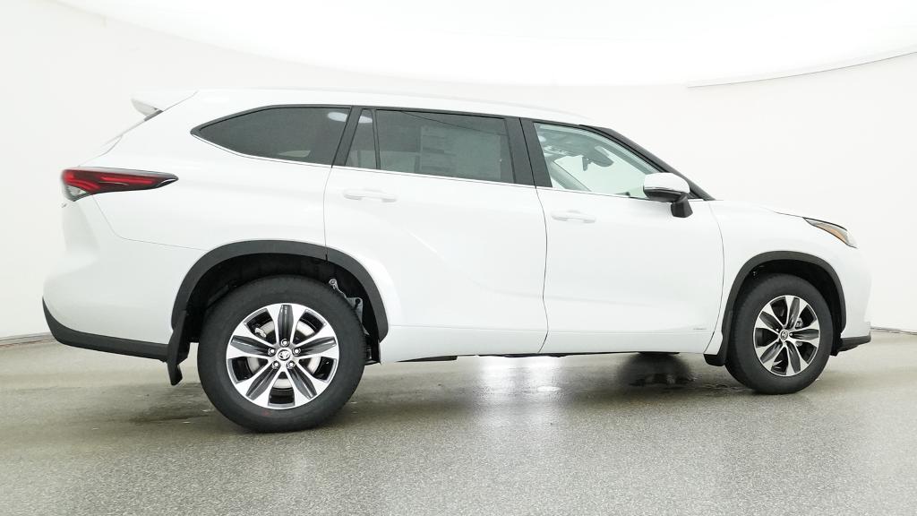 New 2026 Wind Chill Pearl Toyota Hybrid XLE image 15