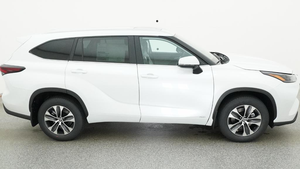 New 2026 Wind Chill Pearl Toyota Hybrid XLE image 14