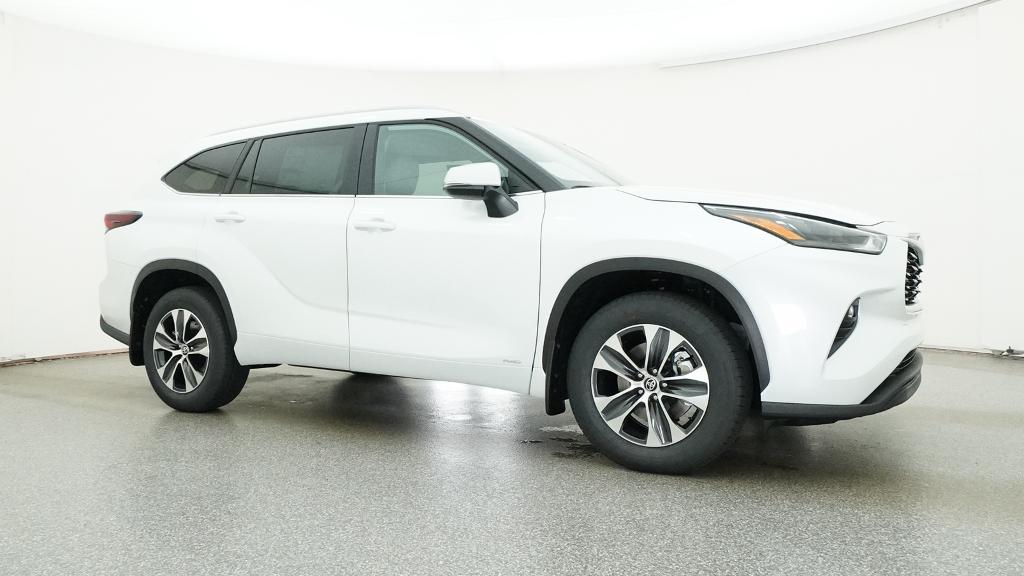 New 2026 Wind Chill Pearl Toyota Hybrid XLE image 11