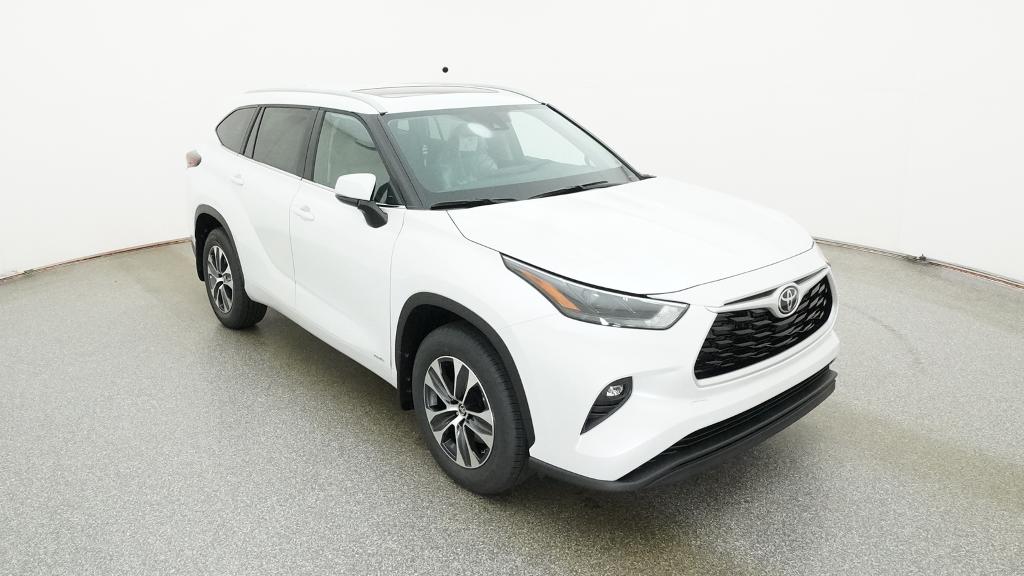 New 2026 Wind Chill Pearl Toyota Hybrid XLE image 10