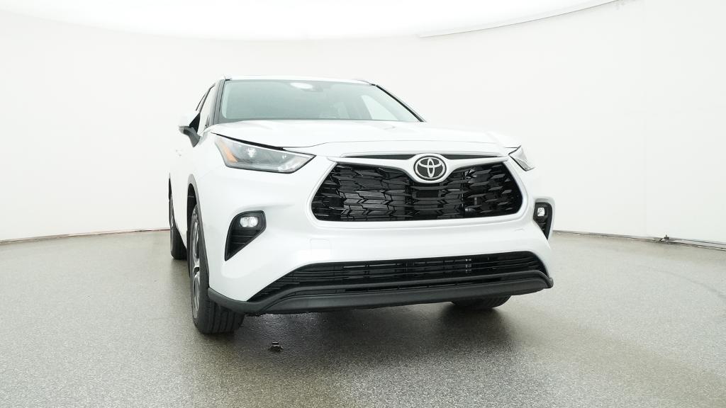 New 2026 Wind Chill Pearl Toyota Hybrid XLE image 7