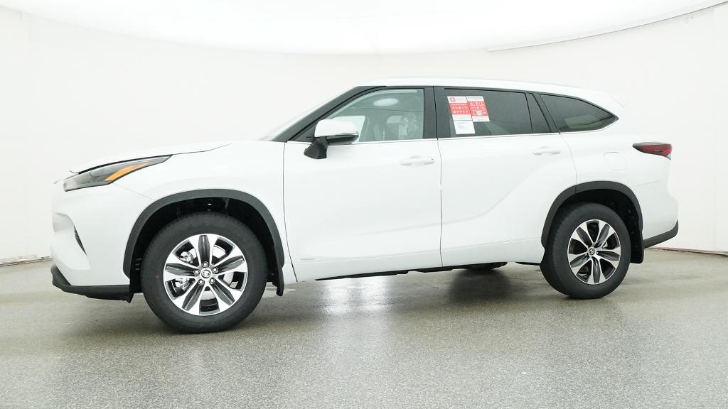 New 2026 Wind Chill Pearl Toyota Hybrid XLE image 4