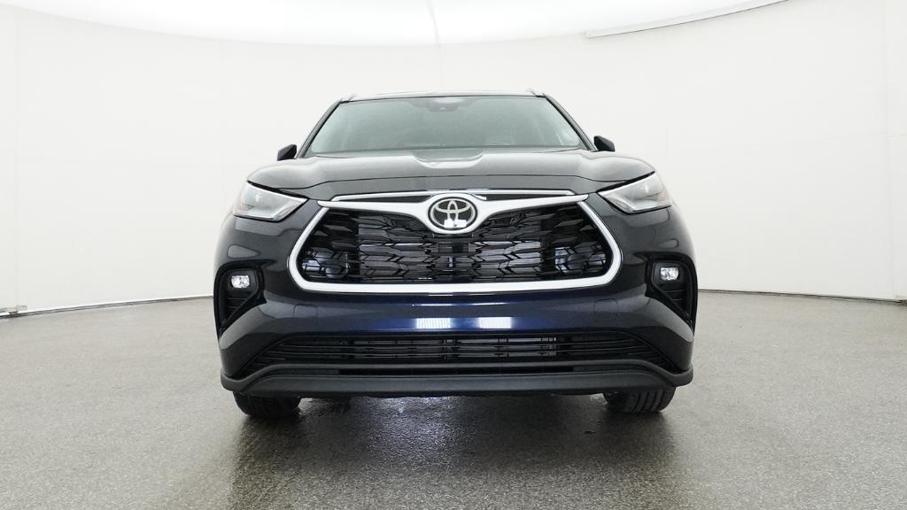 New 2026 Toyota Highlander Hybrid SUV