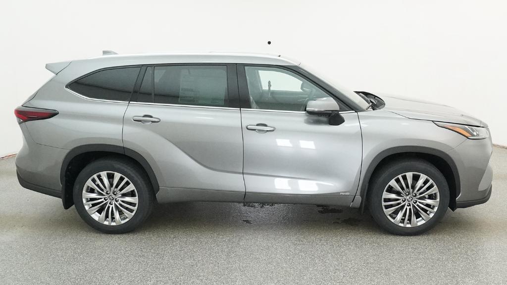 New 2026 Toyota Highlander Hybrid SUV