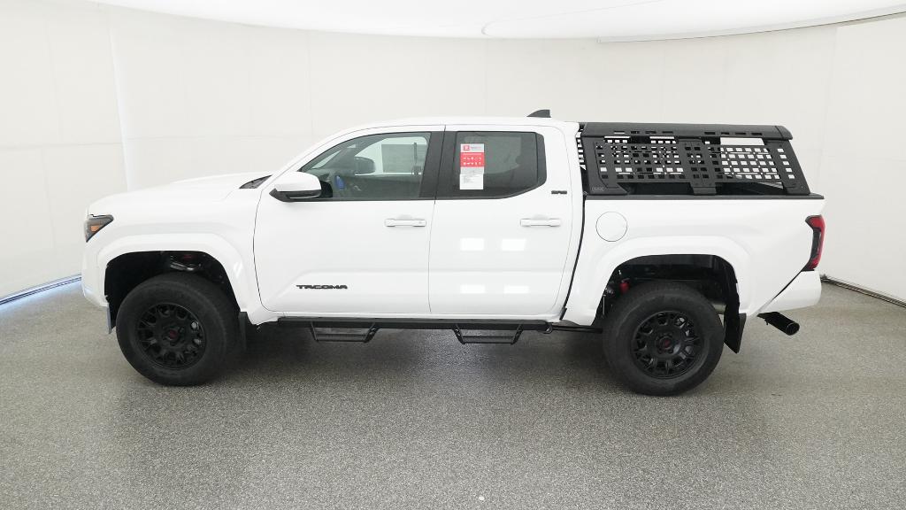 2025 Toyota Tacoma SR5 - Photo 17
